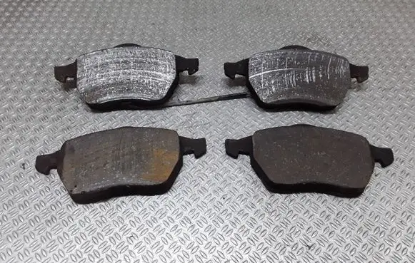 Volkswagen Golf IV Brake pads (front) 