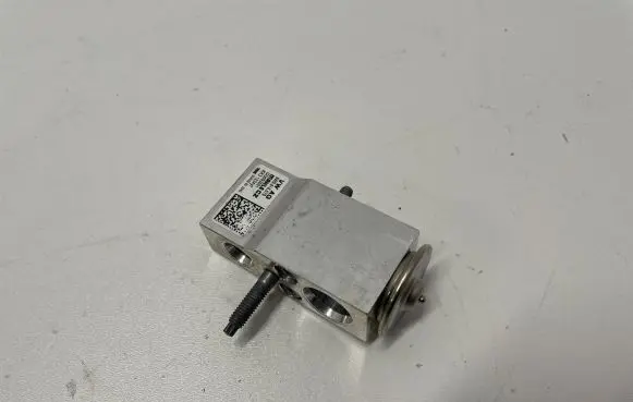 Audi A5 Air conditioning (A/C) expansion valve 8W0816679
