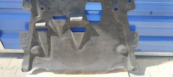 Volvo XC60 Engine splash shield/under tray AG9N6P013AB