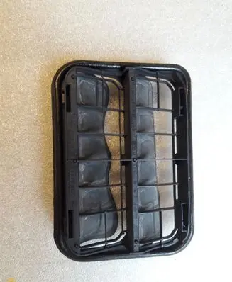 Quarter panel pressure vent