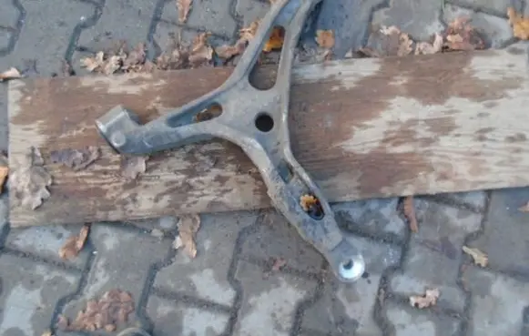 Mercedes-Benz R W251 Front lower control arm/wishbone 44433333