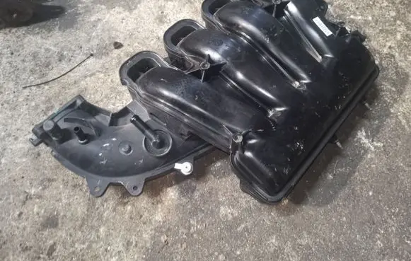 Chrysler 200 Intake manifold