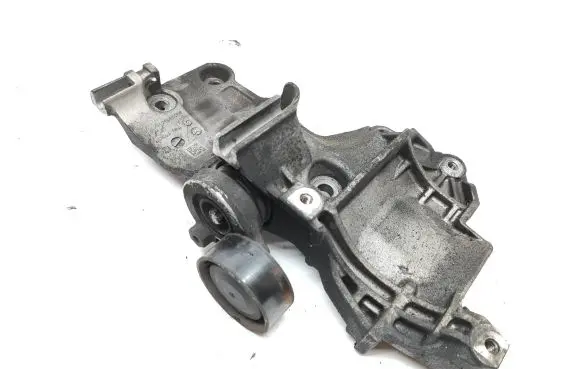 Mercedes-Benz A W177 Generator/alternator bracket 117105989R