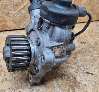 Audi A6 S6 C7 4G Fuel injection high pressure pump 0445010537 04L130755D