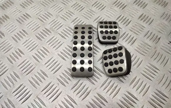 Mercedes-Benz A W176 Foot rest pad/dead pedal A1682900082 A1643000082 A2462920182
