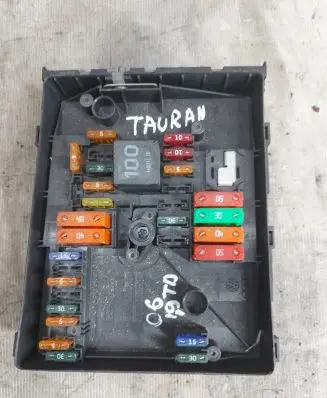 Volkswagen Touran I Fuse box set 1K0937800AB