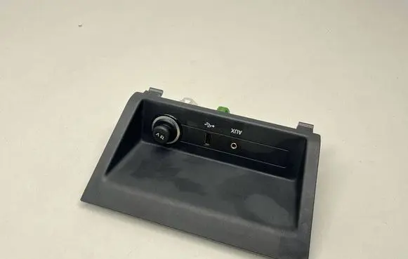 Skoda Fabia Mk3 (NJ) USB socket connector 6V0857367A 8112866