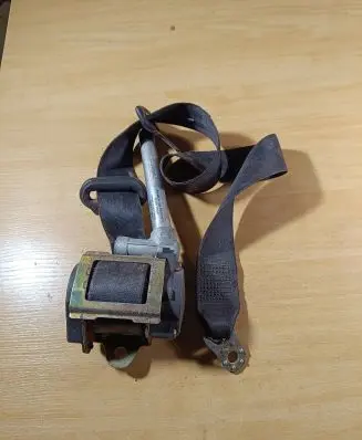 Audi A4 S4 B5 8D Front seatbelt 8D0857705A