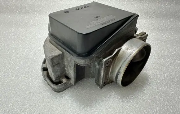 Audi 100 S4 C4 Mass air flow meter 4A0133471 0281002674