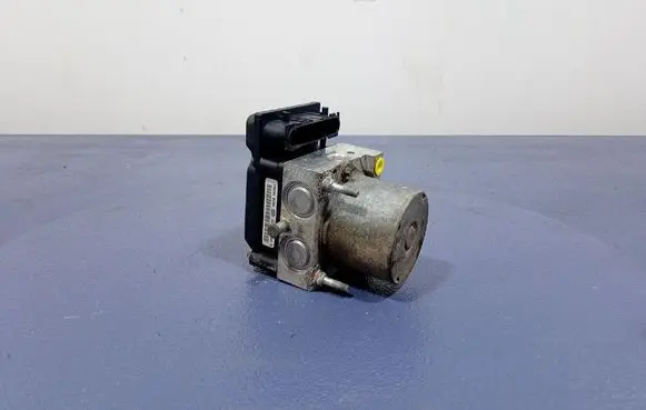Toyota Avensis Verso ABS Pump 4451005042