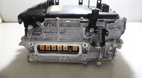 Toyota Yaris Cross Voltage converter inverter 
