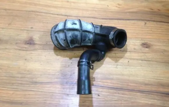 Opel Vectra B Air intake hose/pipe 90573597