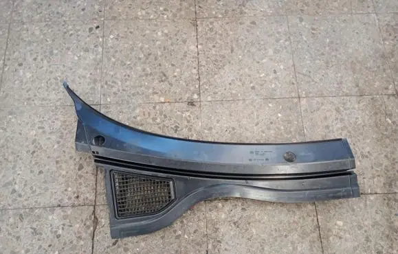 Volkswagen Tiguan Wiper trim 571819403