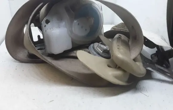 Subaru Legacy Middle seatbelt (rear) ADC7078 16569