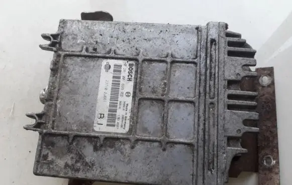 Nissan Primera Engine control unit/module 0281001629 2371402J661