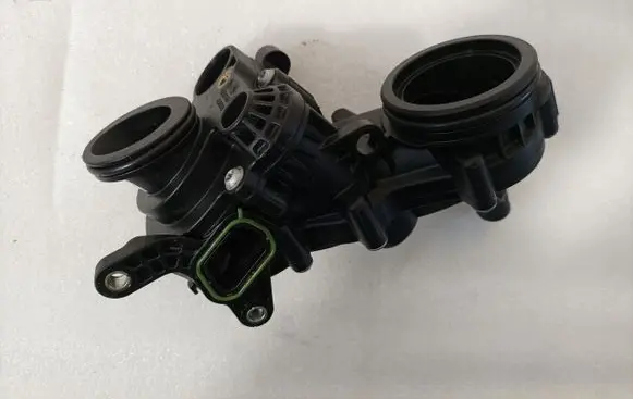 Volkswagen Touareg III Thermostat/thermostat housing 059121111CA