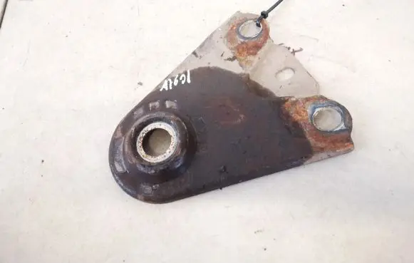 Volvo S80 Engine mounting bracket
