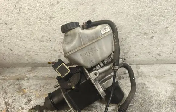 Mercedes-Benz E W211 Master brake cylinder A2114300302