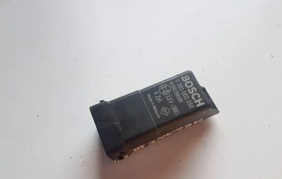Renault Megane III Glow plug pre-heat relay 8200798585 0281003050