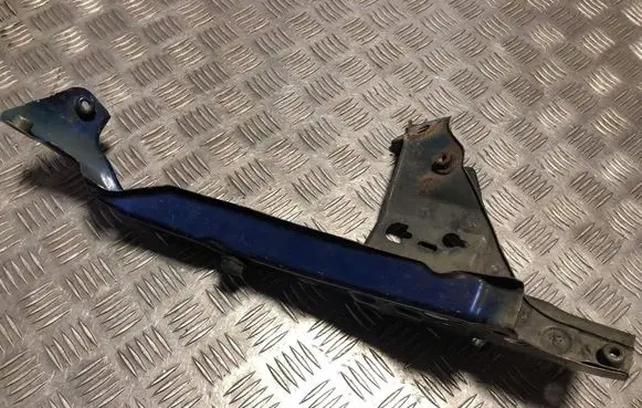 Opel Astra H Headlight/headlamp mounting bracket 13237139