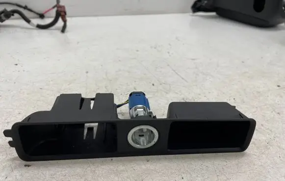 Audi Q3 F3 Cigarette lighter 83C863349