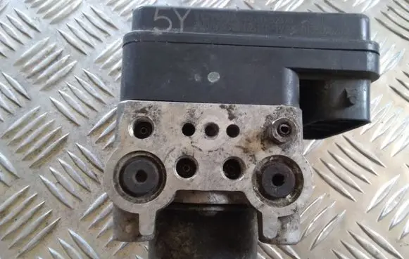Toyota Corolla E120 E130 ABS Pump 4451052370 8954152290 0135J062330