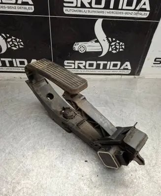 Mercedes-Benz E W210 Accelerator throttle pedal A2203000004