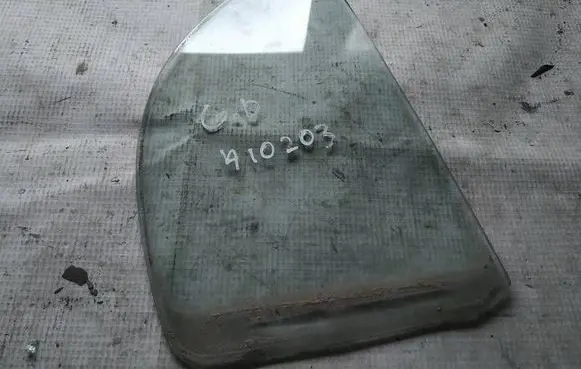 Rear vent window glass