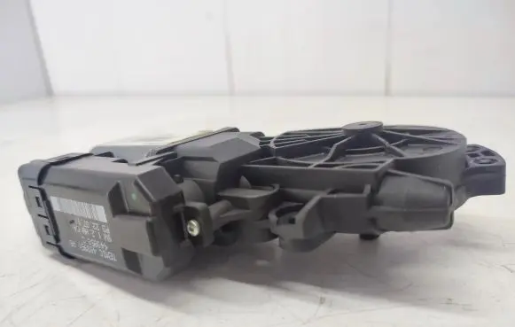 KIA Ceed Front door window regulator motor 403951A8 402054D