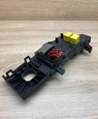 Opel Vectra C Fuse module 24443147 460023260