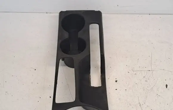 Cup holder front
