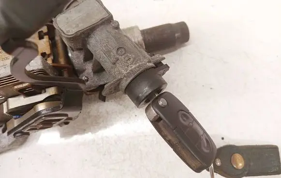 Audi A6 S6 C5 4B Ignition lock 