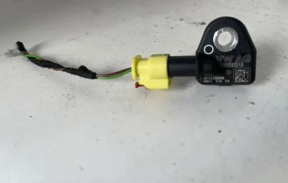 Skoda Octavia Mk3 (5E) Airbag deployment crash/impact sensor 3Q0959351A 060417 030417