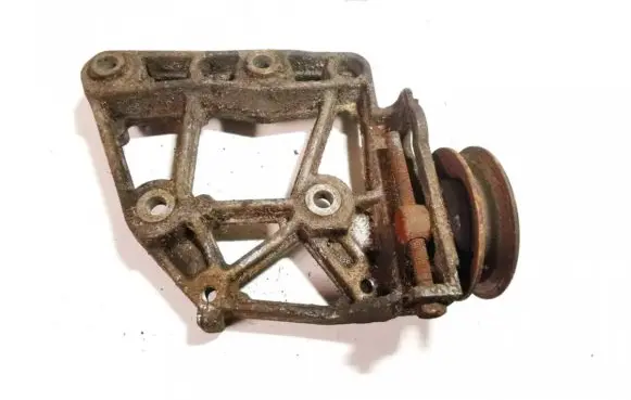 Nissan Primera Engine mounting bracket