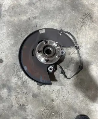 Opel Zafira C Front wheel hub 13583479