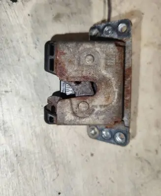 Loading door lock