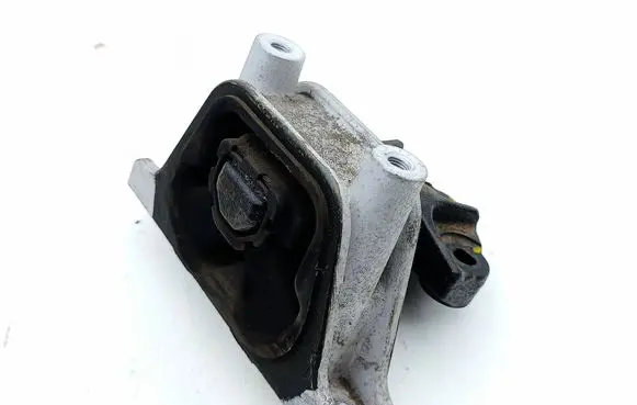 Suzuki Vitara (LY) Engine mount bracket