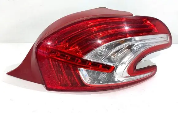 Peugeot 208 Rear/tail lights 9672628380