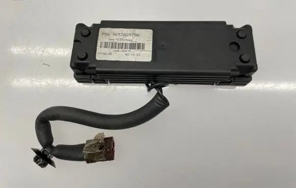 Citroen C6 Aerial antenna amplifier 9653029780