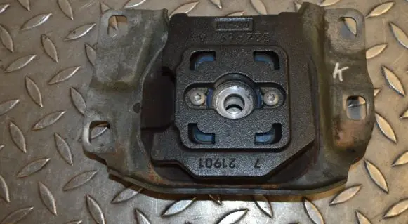 Ford Focus Engine mount bracket 322A69A
