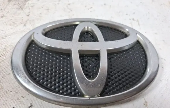 Toyota Corolla Verso AR10 Manufacturer badge logo/emblem 753010F010