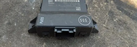 Audi A4 S4 B8 8K Gateway control module 8T0907468R