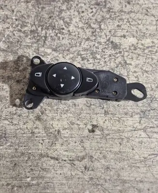Mercedes-Benz E W211 Wing mirror switch 2118215379