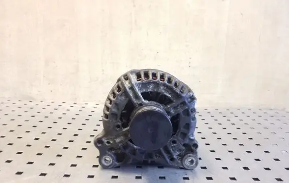 Volkswagen Golf Plus Generator/alternator 03C903023A