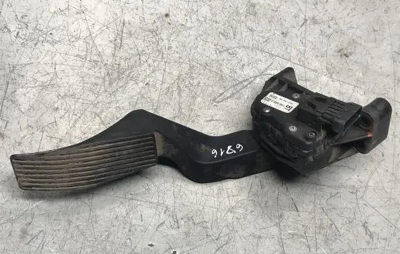Opel Zafira B Accelerator throttle pedal 9202341