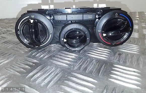 Peugeot 208 Climate control unit 96722483zd