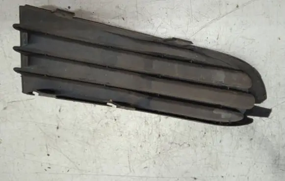 Volvo V50 Front bumper lower grill 30657009