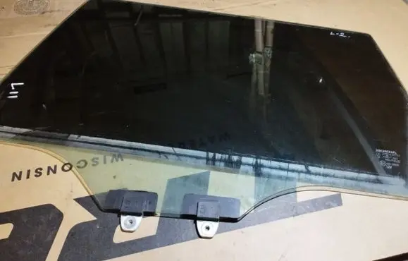 Honda FR-V Rear door window glass