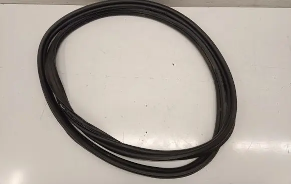 Mercedes-Benz C W206 Trunk rubber seal (body) 