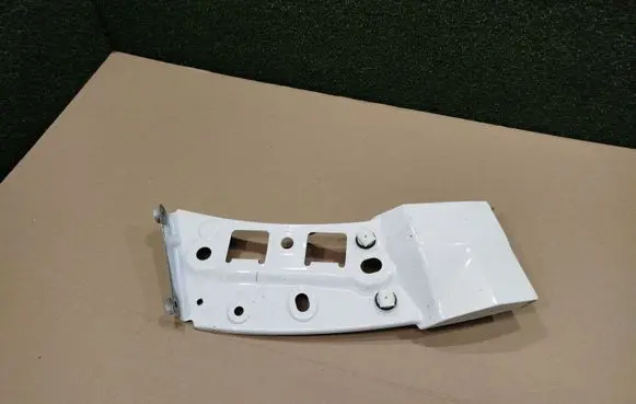 Volkswagen Crafter Fender mounting bracket 7C0821110